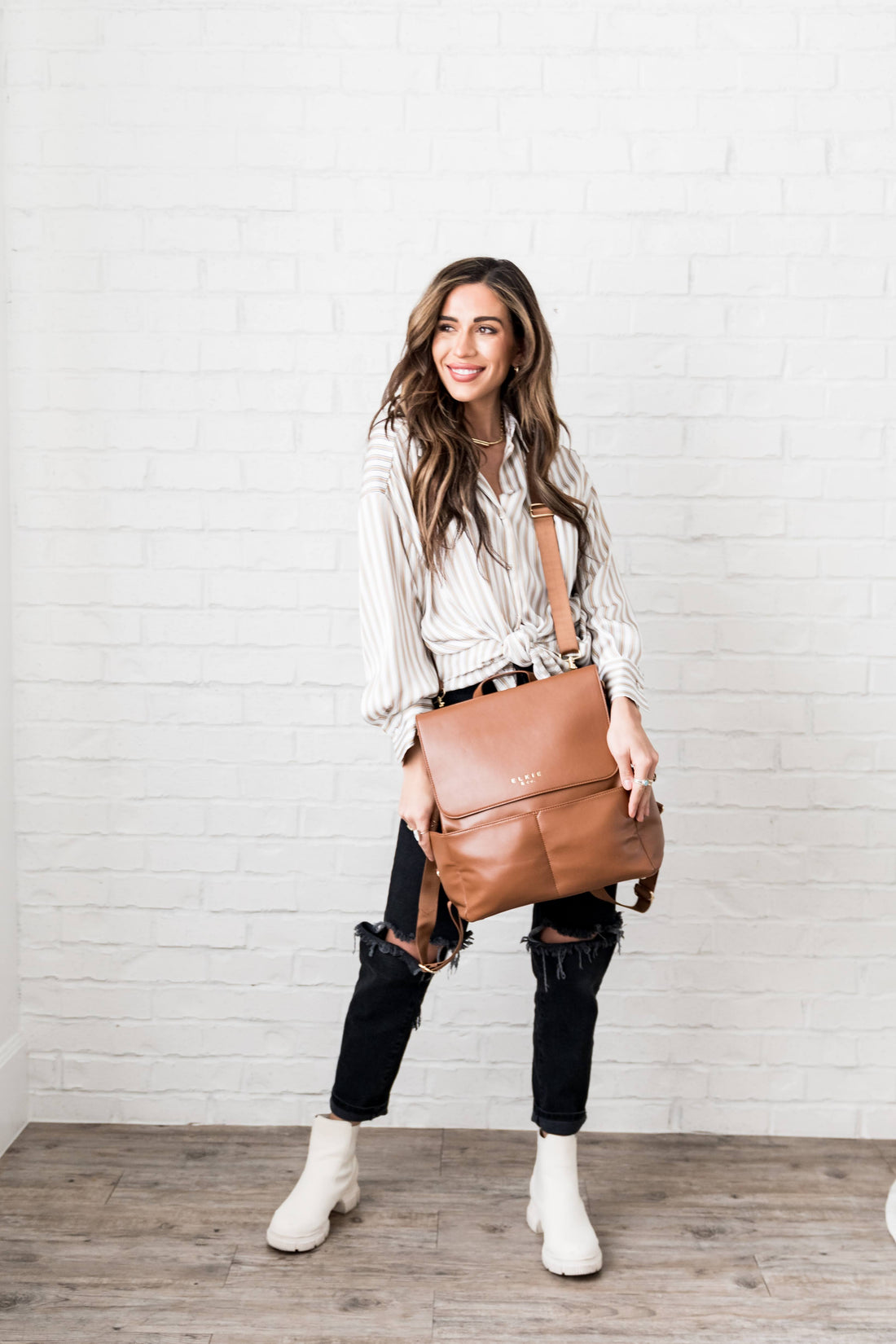 Woman wearing Saddle Milan as a crossbody